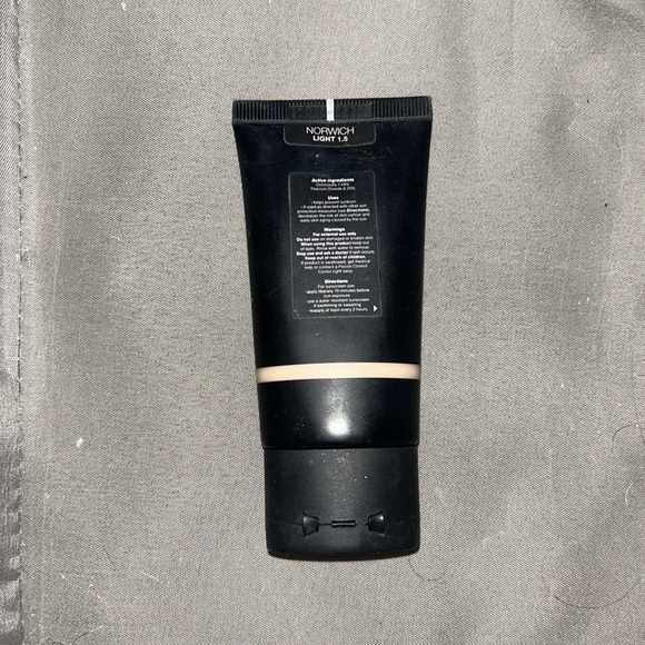 Nars Pure Radiant Tinted Moisturizer Broad Spectrum SPF 30 Sunscreen - Picture 3 of 5